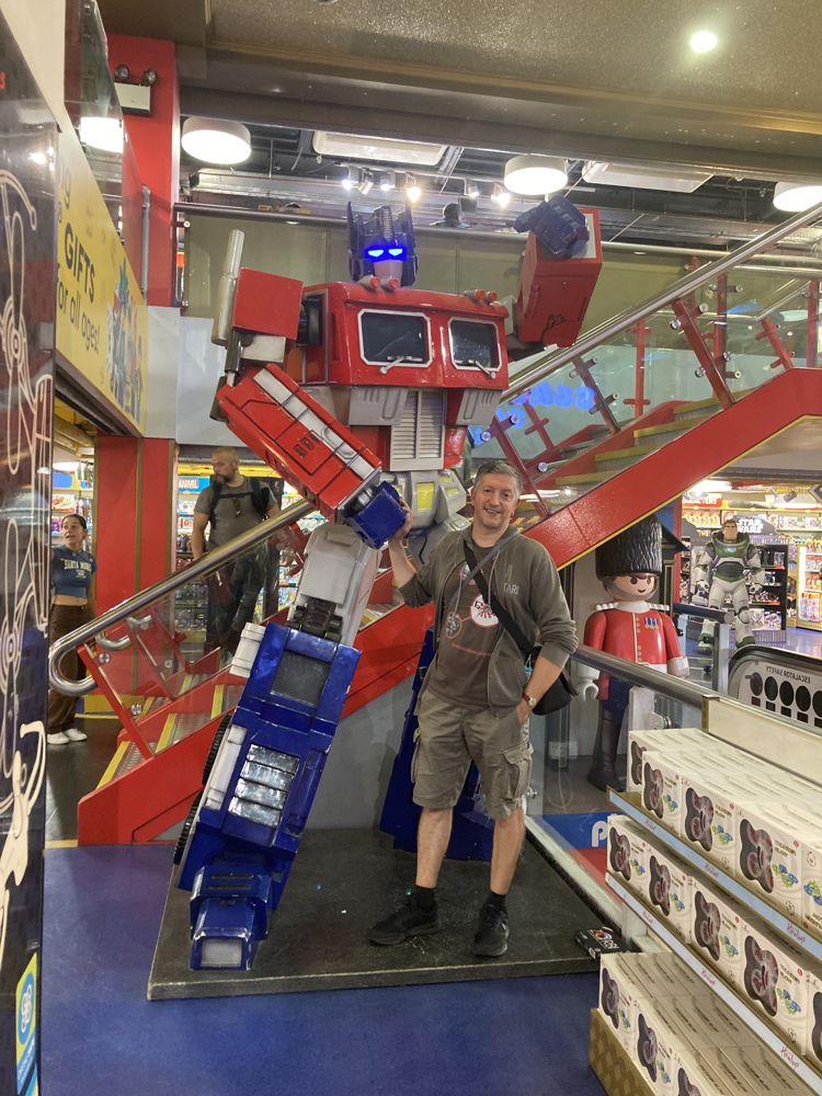 Thumbnail Io con Optimus Prime dei Transformers